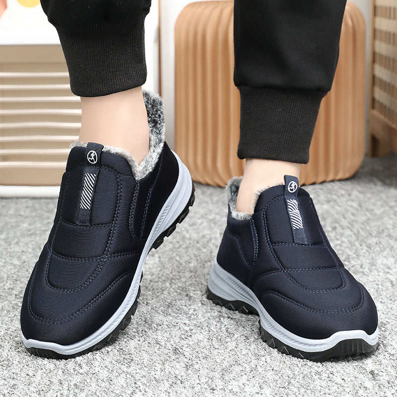 Men’s Winter Fleece-Lined Slip-On Shoes — Waterproof, Slip-Resistant, Wide Toe Box, Built for Warmth, Stability, and Confident Steps on Snowy Days.